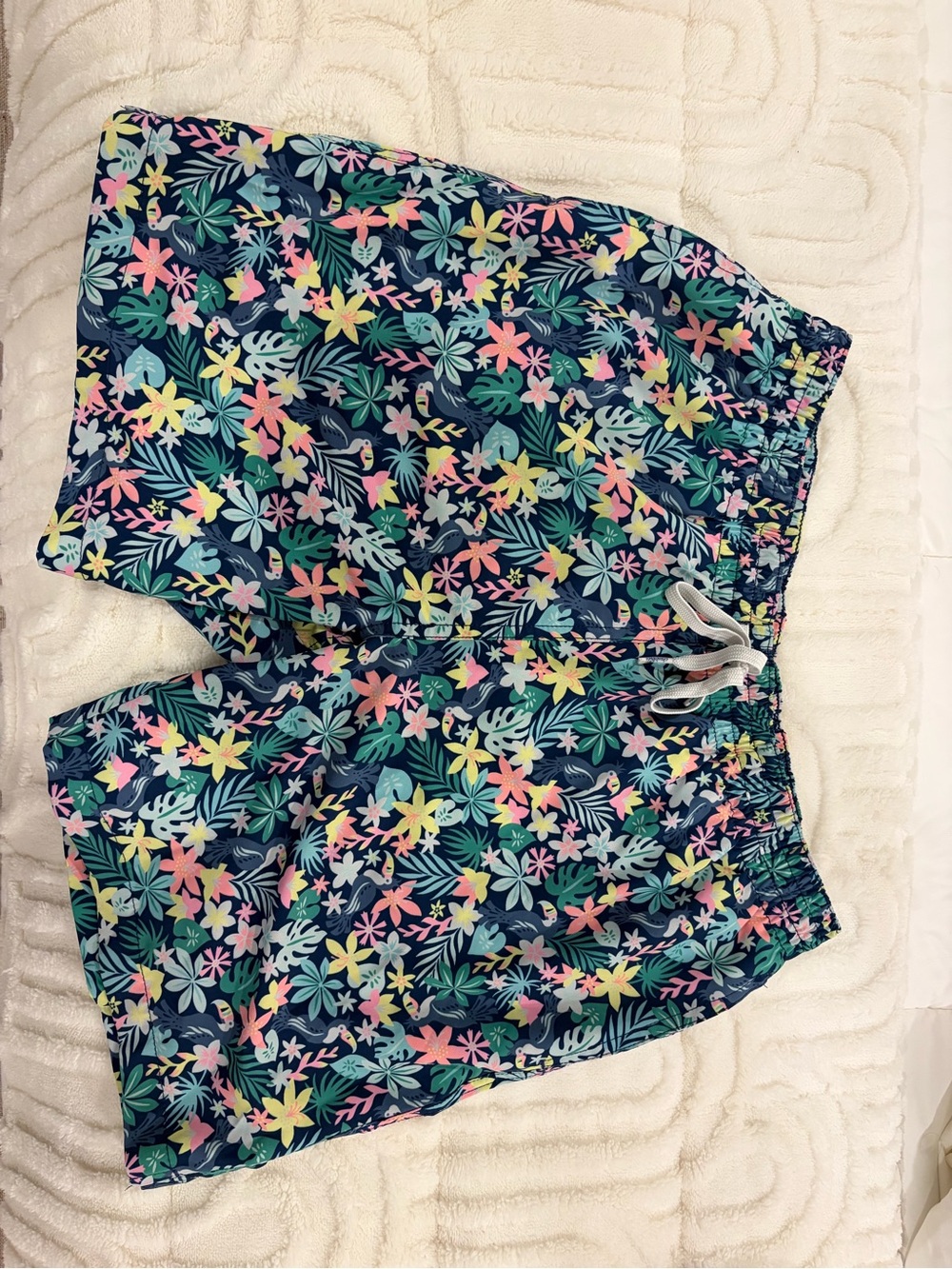 chubbies 5.5” Navy Floral Tropical Print Swim Trunks